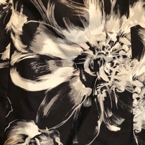 Perfect condition strapless dress - Picture 3 of 3